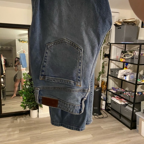 Clothes - Picture 10 of 12